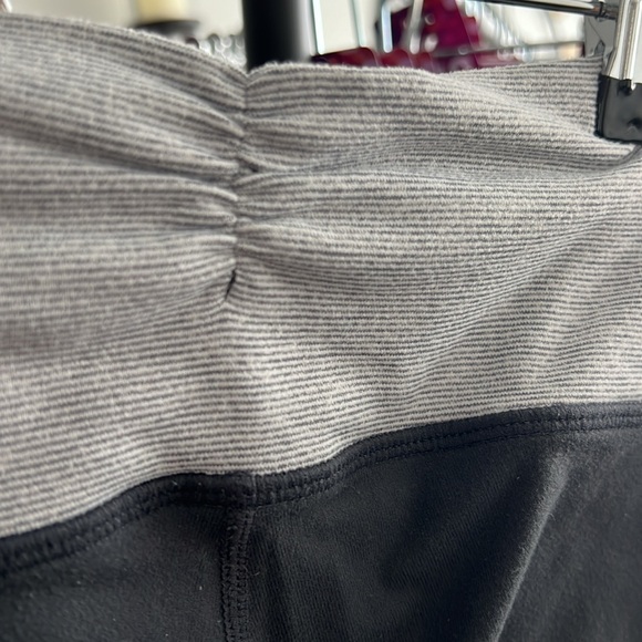 Like New Lululemon Gray Capri Leggings - Picture 3 of 7